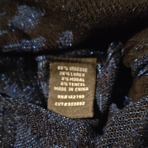 NWT Vertigo Pattern Top - Picture 6 of 6